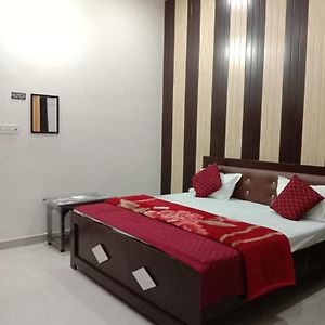 Ramam Hotel By Naavagat 700Mtr From Shri Ram Janambhumi Ayodhya